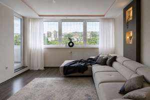 Lichtdurchflutete 3,5-Zimmer-Wohnung mit zwei Balkonen, Aufzug und Grünblick in Bochum-Steinkuhl – Markstraße 97, 44801 Querenburg, Bochum – Vorschaubild 2
