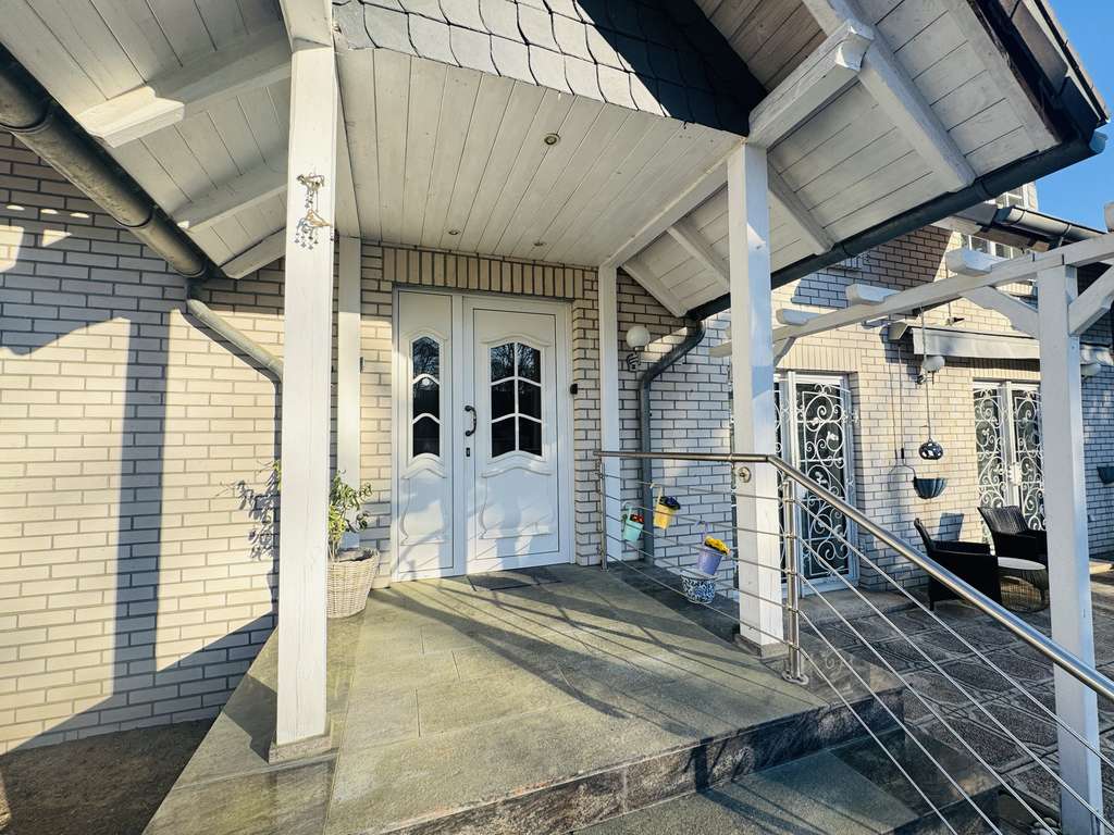 Immobilie in Rangsdorf - Zweifamilienhaus in beliebter Wohnlage   ***Besichtigungen erst ab April 2026 möglich !!*** - Bild 2