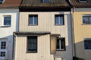Wir verkaufen ein kleines Reihenhaus in einer Anliegerstrasse in Borna. – Eisenbahnstrasse 4, 4552 Leipzig (Kreis) – Vorschaubild 1