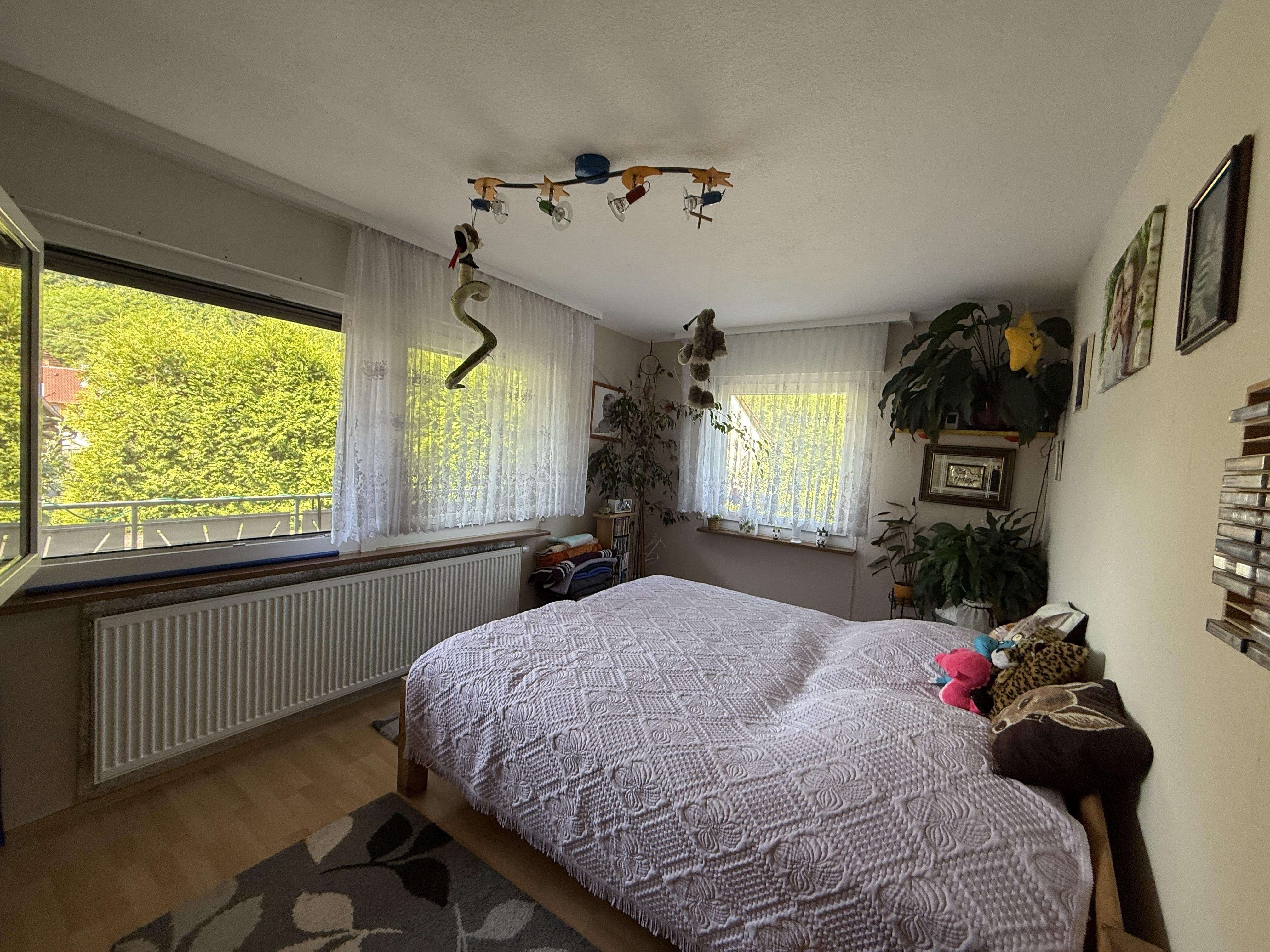 Immobilie in Alpirsbach - Im Grünen wohnen in Alpirsbach-Rötenbach - charmantes Einfamilienhaus mit Gartenidylle und Weitblick - Bild 4