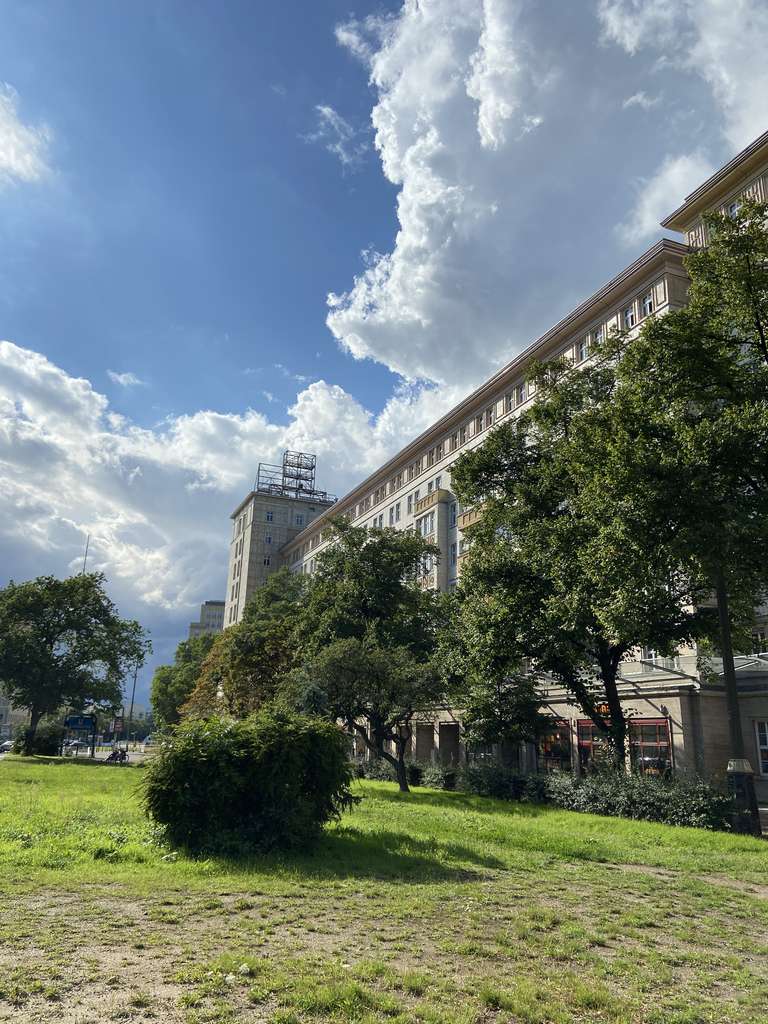 Beeindruckendes Wohnen in der 7. Etage mit Aussicht im Denkmalensemble Karl-Marx-Allee