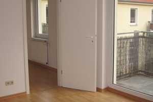 Wohnen über den Dächern von Magdeburg - gemütliche 2-Raum-Wohnung mit Einbauküche in Stadtfeld Ost! – A-Puschkin-Str. 10, 39108 Magdeburg – Vorschaubild 3