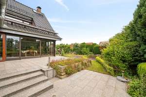 Viel Platz zum Leben! Attraktives Zweifamilienhaus mit Wintergarten, Kamin und großzügigem Garten! – Die vollständige Adresse der Immobilie erhältst du vom Anbieter., 38442 Ehmen, Wolfsburg – Vorschaubild 2