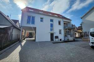 Moderne 4-Zimmer-Dachgeschosswohnung mit sonniger Loggia in Stuttgart-Zuffenhausen! – Güglinger Str. 18, 70435 Zuffenhausen-Mitte, Stuttgart – Vorschaubild 2