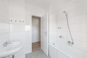 Ideal geschnittene 2-Raum-Wohnung mit Balkon und Weitblick in Wuppertal Langerfeld – Heinrich-Böll-Straße 200, 42277 Langerfeld-Beyenburg, Wuppertal – Vorschaubild 6