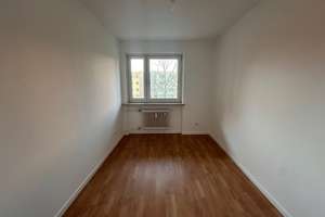Moderne 4-Zimmer-Wohnung mit Balkon in Nürnberg – Herzogstandstraße 38, 90471 Langwasser Nordwest, Nürnberg – Vorschaubild 3