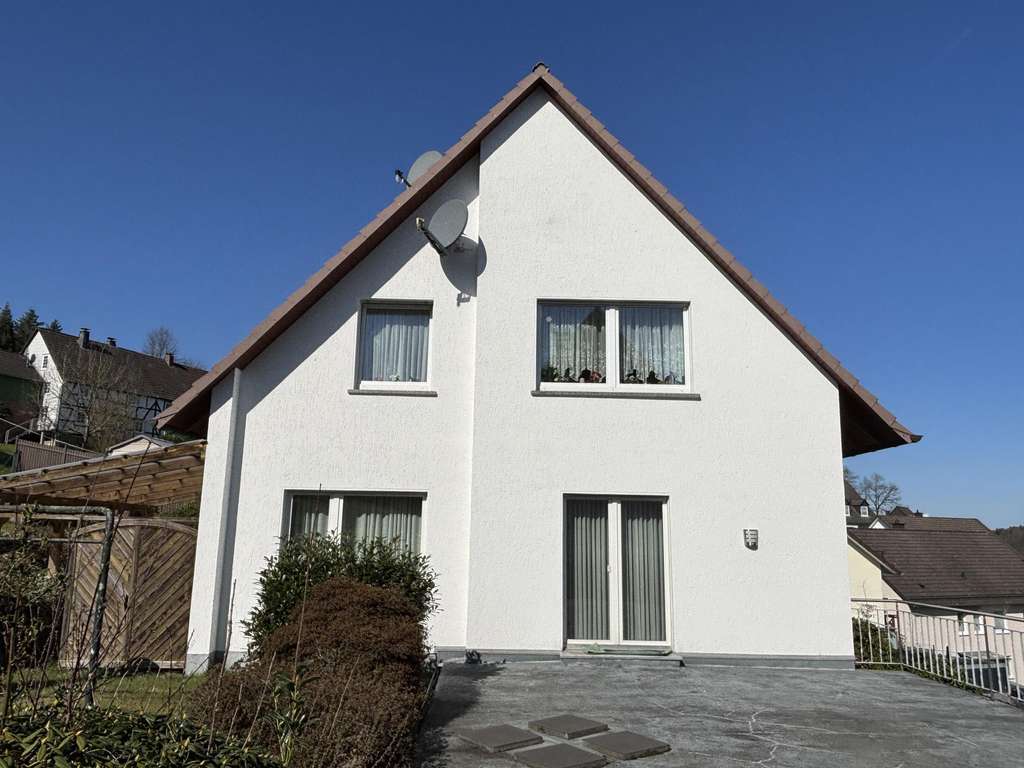 Immobilie in Wiehl - Tolle Weitsicht und viel Platz in begehrter Höhenlage! - Bild 3