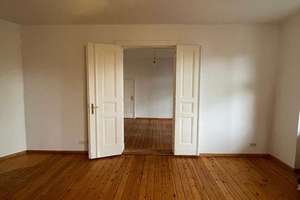 CHARMANTE 3-ZIMMER-ALTBAUWOHNUNG - IDEAL FÜR SINGLES/PÄRCHEN - FREI AB DEM 01.06 !
