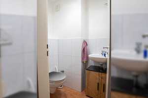 Geschmackvolle, sanierte 3-Zimmer-Wohnung mit Balkon in Köln Sürth – Kölnstr. 42, 50999 Köln – Vorschaubild 2