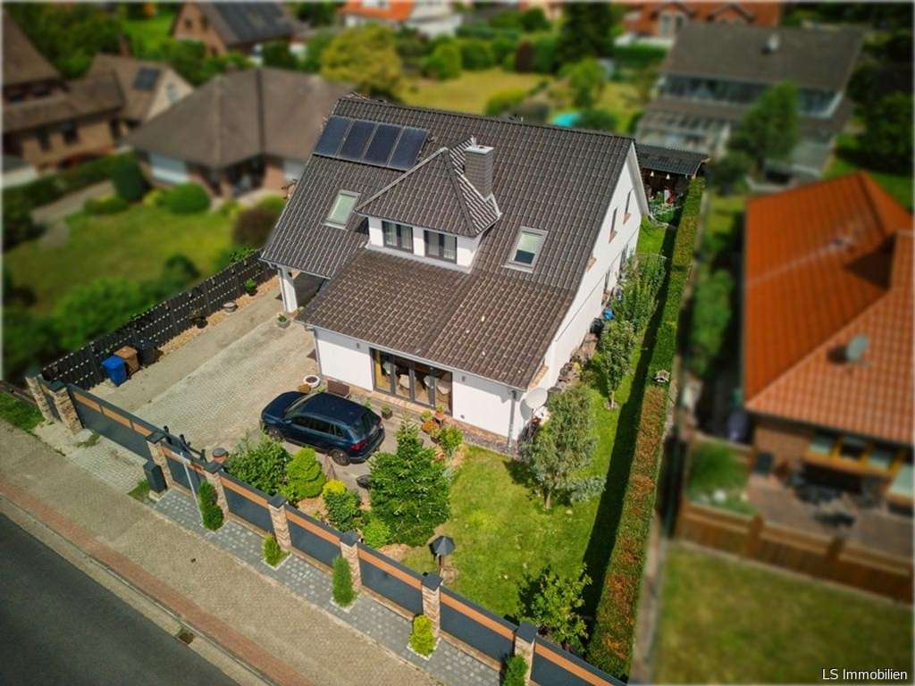 Immobilie in Wiefelstede - Großzügiges Haus mit Remise und Outdoorküche - Bild 1