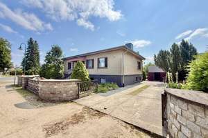 Einfamilienhaus mit Vollkeller, Tiefgarage und großer Terrasse - Hennickendorf