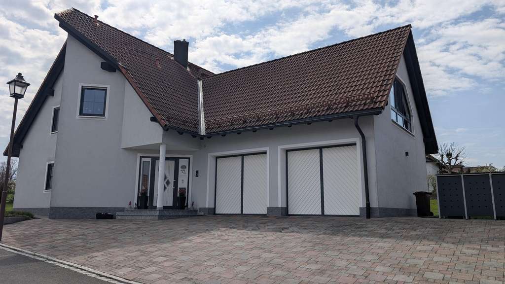 Immobilie in Goldkronach - -Maklerfrei- Top gepflegtes, komfortables Familienhaus mit nachhaltiger Technik und Traumgarten - Bild 3