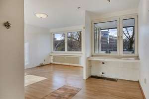 Zentrale Stadtwohnung mit Balkon und Raum für neue Ideen