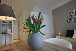 Zuhause mit Balkon, modernes möbliertes Apartment mit Wohlfühl-Einrichtungskonzept – Willy-Brandt-Alle 14, 81829 Messestadt Riem, München – Vorschaubild 1