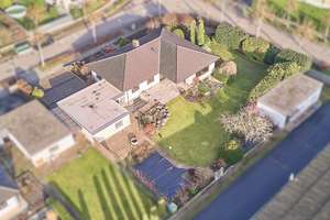++ Lichtdurchflutetes Architektenhaus mit Terrasse, Garten und 2 Garagen in beliebter Wohnlage ! ++ – Die vollständige Adresse der Immobilie erhältst du vom Anbieter., 76877 Offenbach an der Queich – Vorschaubild 3