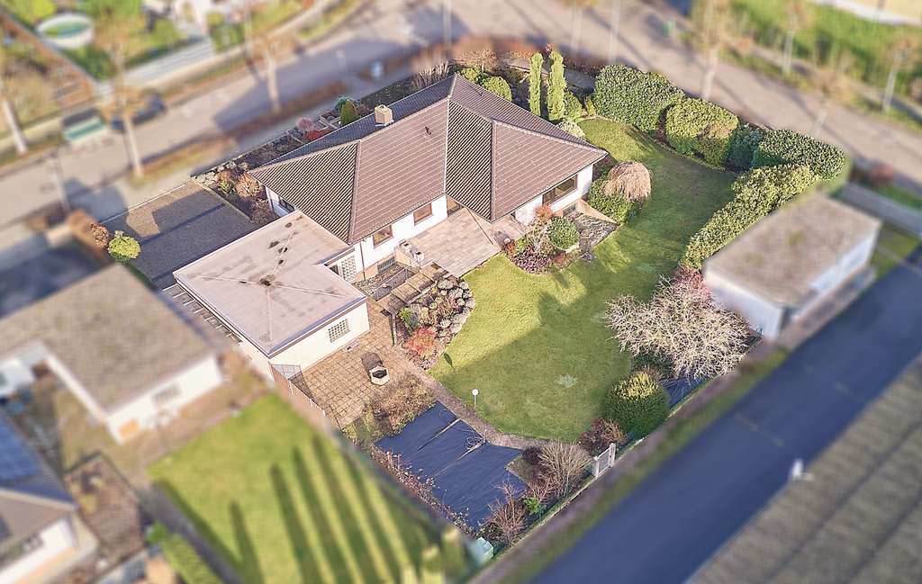 Immobilie in Offenbach an der Queich - ++ Lichtdurchflutetes Architektenhaus mit Terrasse, Garten und 2 Garagen in beliebter Wohnlage ! ++ - Bild 2