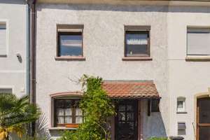Familienfreundliches Reihenmittelhaus mit Garten und Doppelgarage