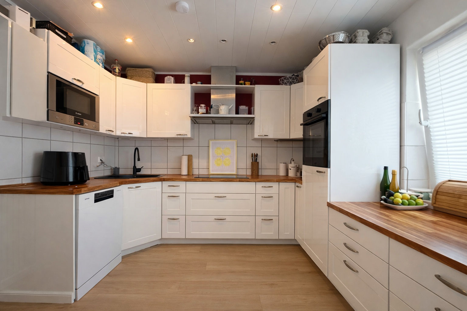 Immobilie in Grävenwiesbach - !! Raumwunder !! Modernisiertes RMH mit 6 Zimmern, Balkonen mit Blick, Garage und Garten - Bild 10