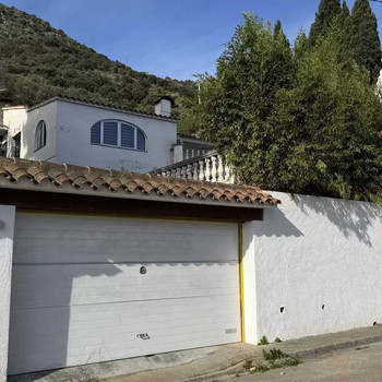 Haus mit Pool, Garten und Meerblick