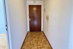 Zentral gelegene 2 Zimmer-Wohnung mit renoviertem Bad und Balkon in Neu-Ulm – Die vollständige Adresse der Immobilie erhältst du vom Anbieter., 89231 Neu-Ulm – Vorschaubild 11