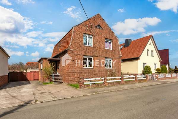 Solides EFH mit Innenhof, Garage, Nebenhaus und großem Garten in ruhiger Umgebung