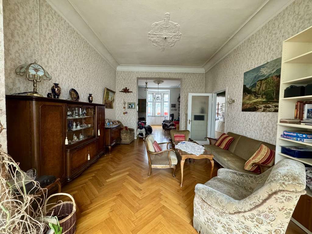 Immobilie in Düsseldorf - Mehrfamilienhaus mit Potenzial in Düsseldorf- Holthausen - Bild 1