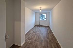 Hier ist ganz viel Platz! - 4-Zimmer-Wohnung mit Balkon, frisch renoviert - ** AB AUGUST **! – Ringstraße 197, 4209 Grünau-Mitte, Leipzig – Vorschaubild 10