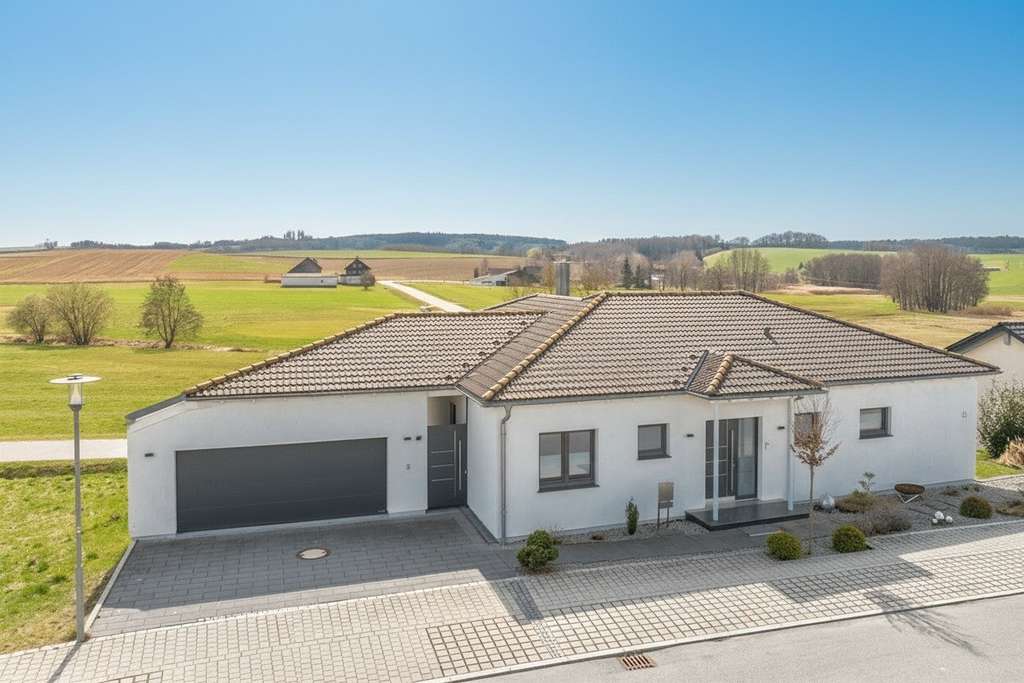 Immobilie in Haarbach - Exklusiver Bungalow mitten im Golf- & Thermenland - Bild 0