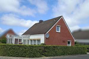 Einfamilienhaus in ruhiger Lage - Wintergarten - 2 Badezimmer - 3 Garagen - 3 Stellplätze – Die vollständige Adresse der Immobilie erhältst du vom Anbieter., 26419 Schortens – Vorschaubild 1