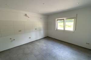 RENOVIERTE-EG-WOHNUNG MIT TERRASSE IN RUHIGER LAGE! – Die vollständige Adresse der Immobilie erhältst du vom Anbieter., 67722 Winnweiler – Vorschaubild 2