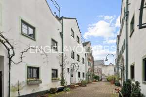 Familienglück in Zündorf – Reihenhaus mit kleiner Dachterrasse