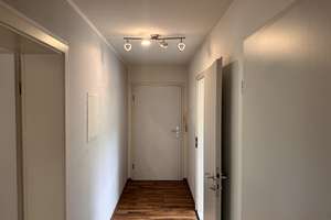 Charmante 2-Zimmer Wohnung mit viel Tageslicht und Balkon ins Grüne – Westkoter Straße 68, 42277 Oberbarmen, Wuppertal – Vorschaubild 3