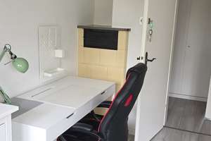 möblierte WG- Zimmer gemeinsame EB-Küche und Badezimmer, sofort bezugsfrei! – im Salzweg 55, 70439 Stammheim-Mitte, Stuttgart – Vorschaubild 2