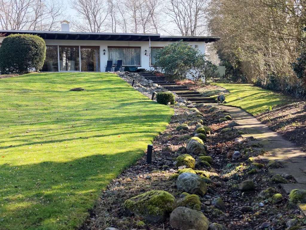 Immobilie in Jersbek - Hochwertiges Architektenhaus – Großzügiges Wohnen mit viel Privatsphäre - Bild 0