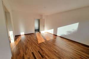 Wunderschöne und helle 3-Zi.-Wohnung mit Balkon
