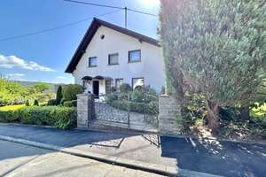 **Hochwertiges Einfamilienhaus mit Pool in ruhiger Höhenlage von Betzdorf** – Die vollständige Adresse der Immobilie erhältst du vom Anbieter., 57518 Betzdorf – Vorschaubild 2