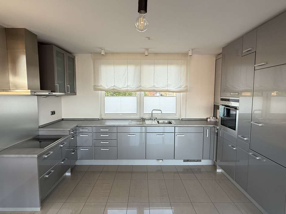 Küche hochglanz grau