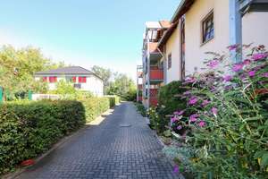 +++ Modernisierte 2-Raum-Wohnung mit Westbalkon & TG-Stellplatz in gepflegter Wohnanlage +++ – Die vollständige Adresse der Immobilie erhältst du vom Anbieter., 1237 Reick, Dresden – Vorschaubild 2