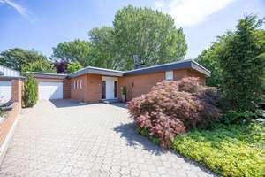 Die Natur direkt nebenan – großzügiger Bungalow in Münster-Hiltrup mit Kamin und Sauna
