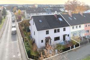Raumwunder mit flexiblen Möglichkeiten: Haupthaus mit Einliegerwohnung – Die vollständige Adresse der Immobilie erhältst du vom Anbieter., 82256 Fürstenfeldbruck – Vorschaubild 1