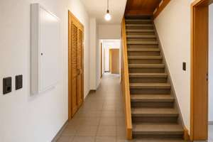 Charmante 3-Raun-Maisonette mit 106 m², Sauna & Whirlpool –  und viel Ausbaureserve im Spitzboden – Die vollständige Adresse der Immobilie erhältst du vom Anbieter., 47169 Marxloh, Duisburg – Vorschaubild 2