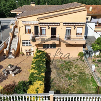 SCHÖNES WOHNHAUS IN RIUDARENES