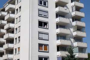 Bezugsfrei! Schöne 2-Zi. - Wohnung mit Garage in Offenhausen – Schillerstr. 26, 89231 Neu-Ulm – Vorschaubild 1