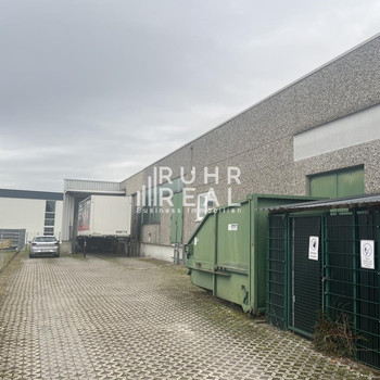 Vielseitig nutzbare Lagerhalle an der A59 | Meisterbüro vorhanden | Rampe und ebenerdig