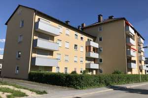 Zentrale Wohnung mit vier Zimmern und Balkon in Deggendorf