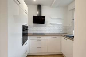 Sanierte 1,5-Zimmer Luxus-Singlewohnung mit EBK und Balkon