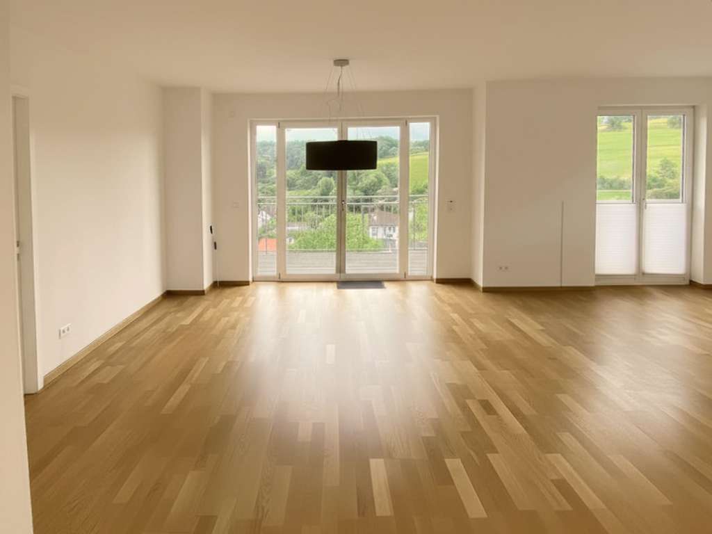 Immobilie in Weibersbrunn - Elegantes & neuwertiges Traumhaus mit malerischem Ausblick - Bild 3