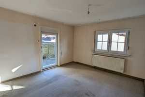 **RESERVIERT**Zum Renovieren: Ruhig gelegenes Ein- bis Zweifamilienhaus mit schönem Garten – Ferdinand-Aufschläger-Str. 44, 84359 Rottal-Inn (Kreis) – Vorschaubild 6
