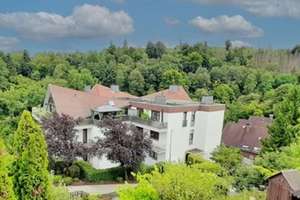 Wohnen im Grünen: Panoramablick und Ruhe pur! – Die vollständige Adresse der Immobilie erhältst du vom Anbieter., 65307 Bad Schwalbach – Vorschaubild 2