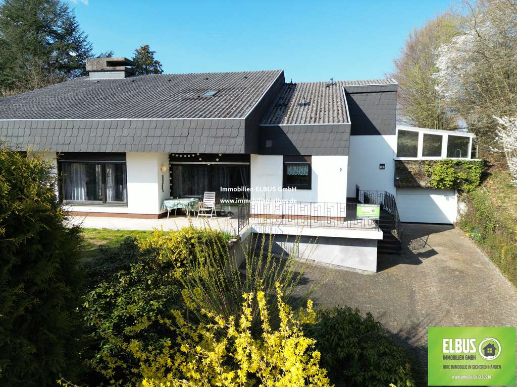 Immobilie in Waldfischbach-Burgalben - Freistehendes Einfamilienhaus in 67714 Waldfischbach-Burgalben 7-8 Zimmer - 232m² zu Verkaufen! - Bild 0